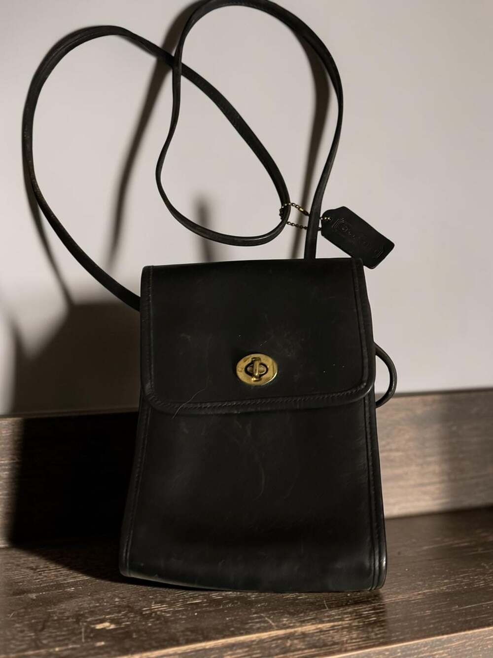 Vintage Coach J4D-4133 Black Leather Turnlock Crossbody Bag